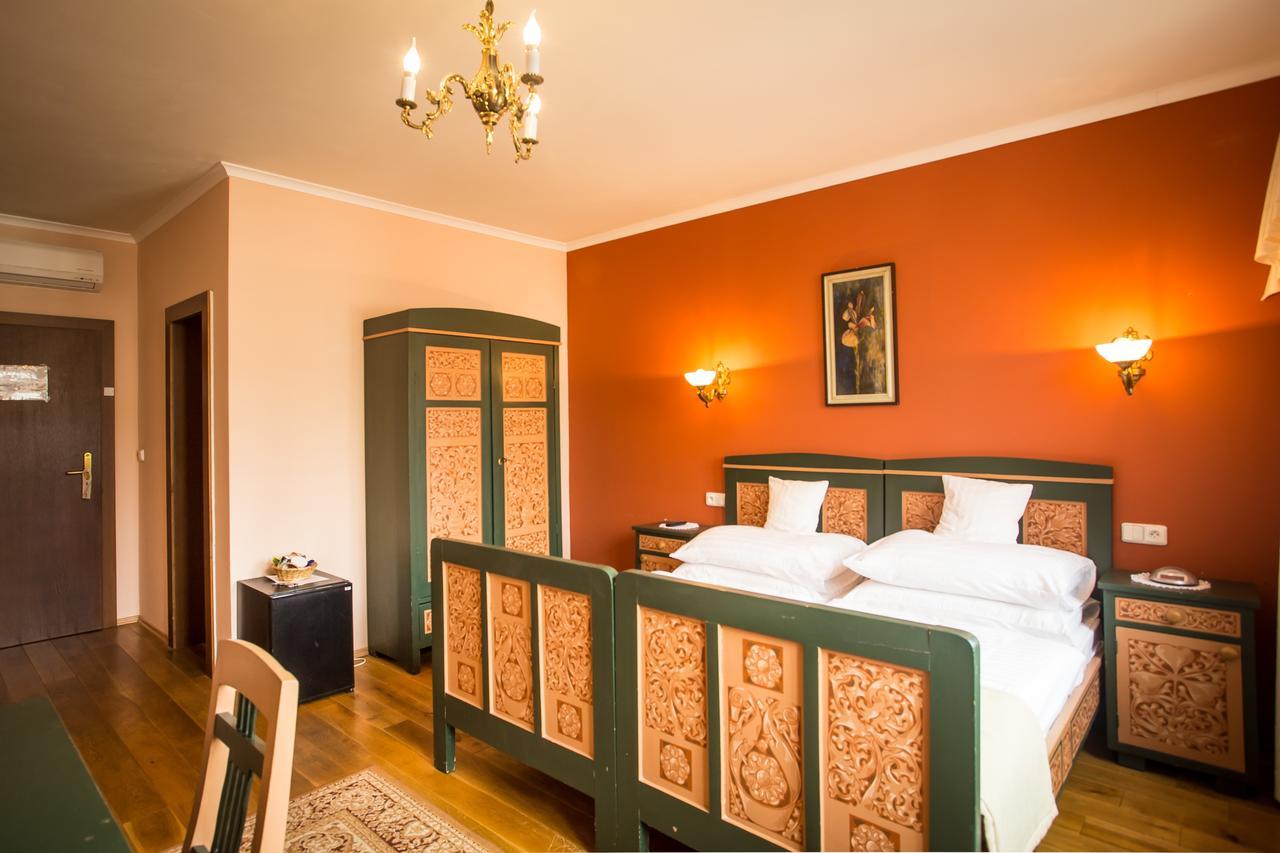 Hotel Bojnicky Vinny Dom بايموتْسْ المظهر الخارجي الصورة