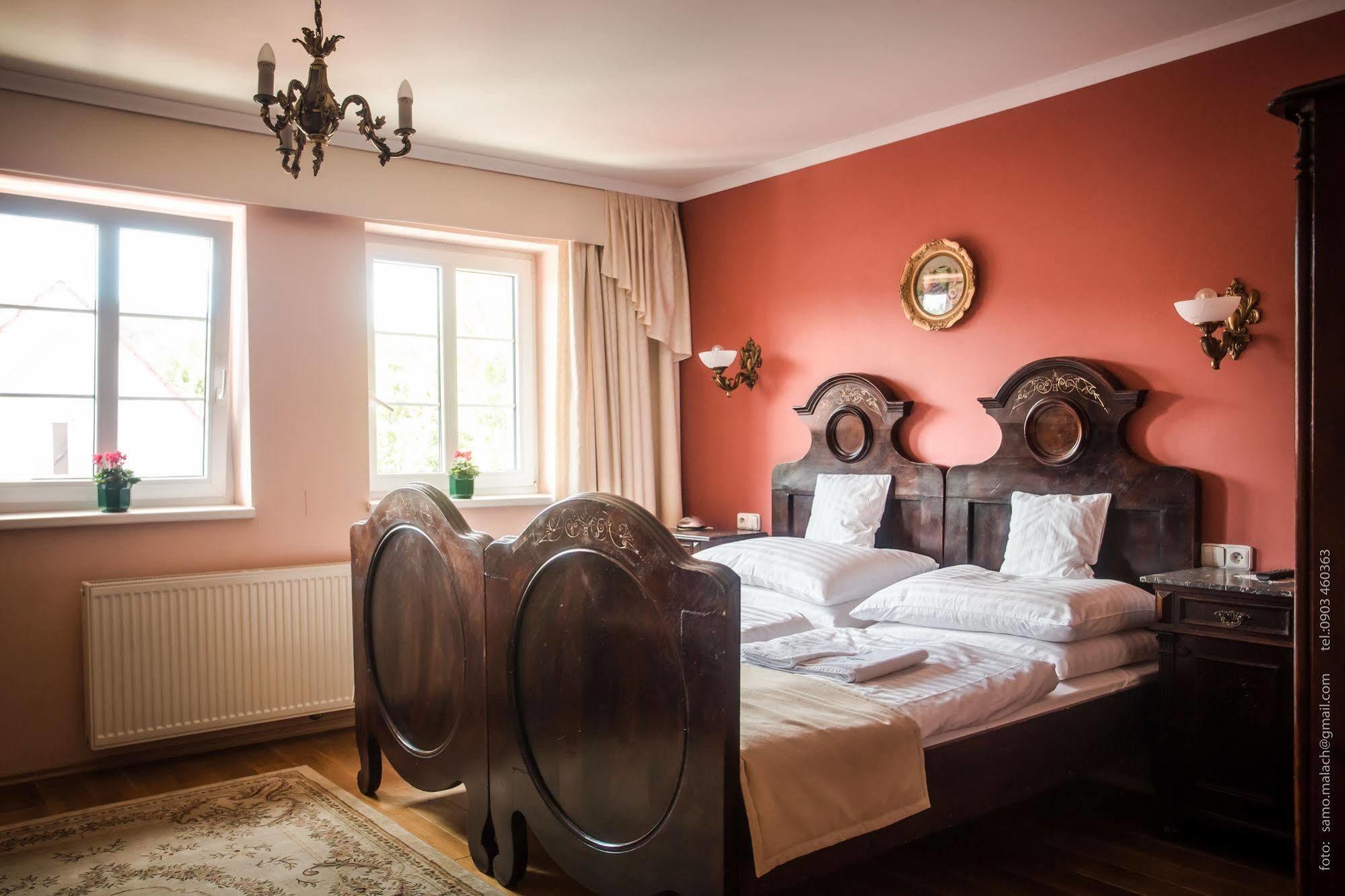 Hotel Bojnicky Vinny Dom بايموتْسْ المظهر الخارجي الصورة